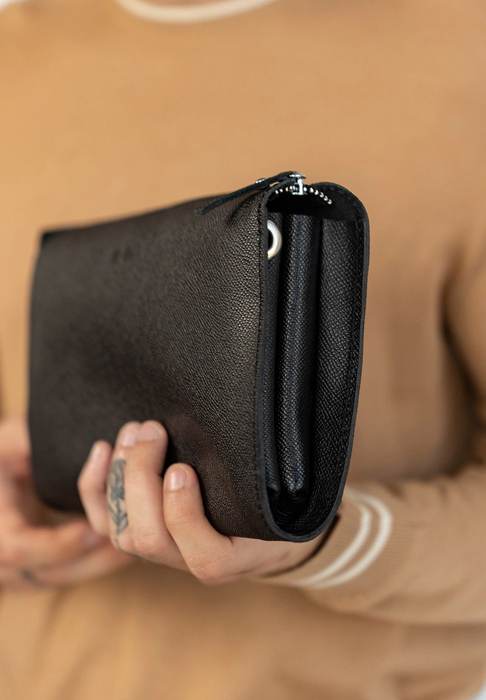 Elegant Men’s Leather Bag – Timeless Everyday Style