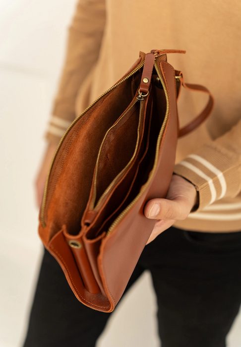 Elegant Men’s Leather Bag – Timeless Everyday Style