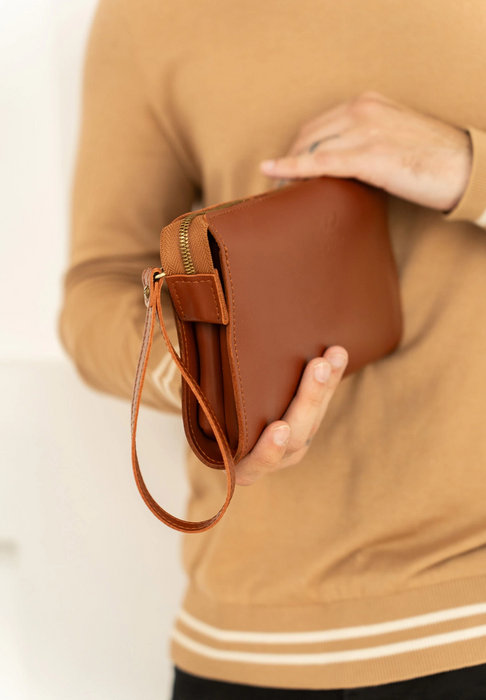 Elegant Men’s Leather Bag – Timeless Everyday Style