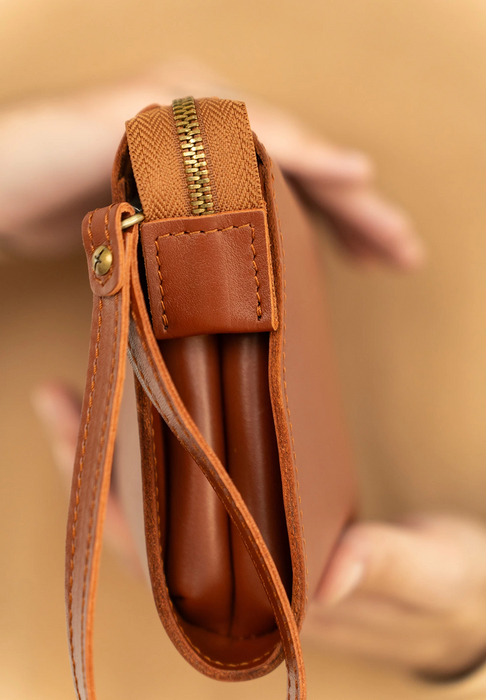 Elegant Men’s Leather Bag – Timeless Everyday Style