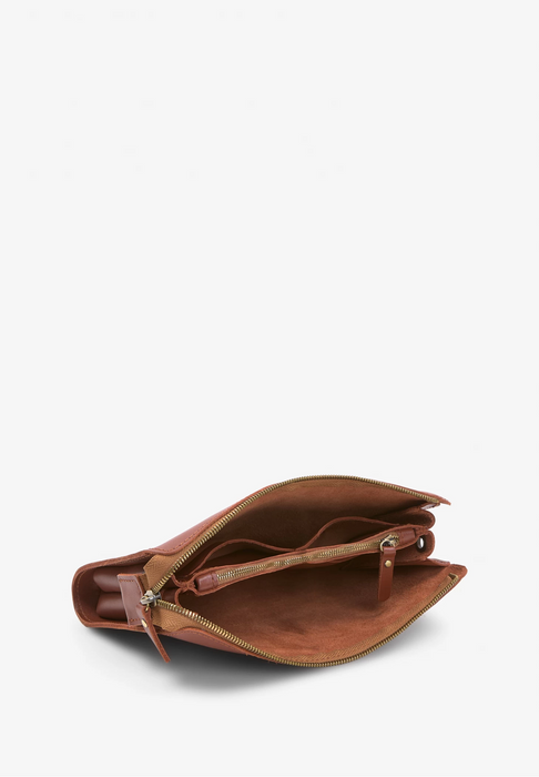 Elegant Men’s Leather Bag – Timeless Everyday Style