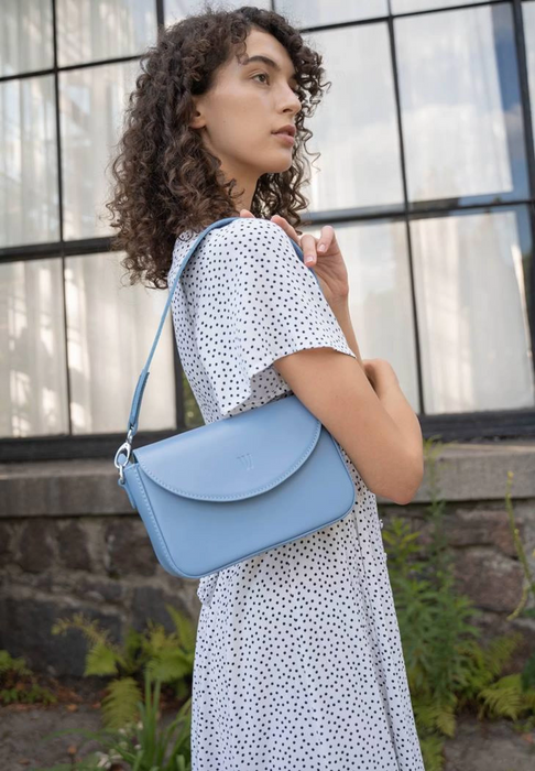 Classic Women’s Leather Purse – Handmade and Stylish