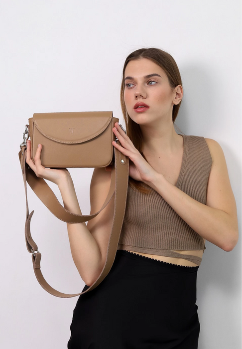 Classic Women’s Leather Purse – Handmade and Stylish