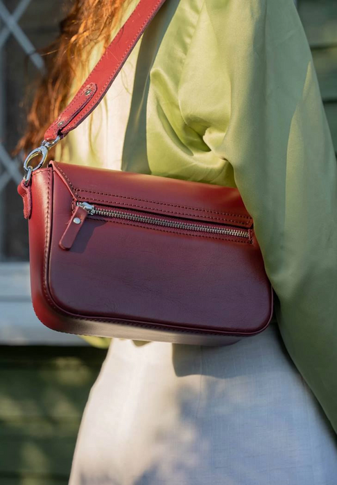 Classic Women’s Leather Purse – Handmade and Stylish