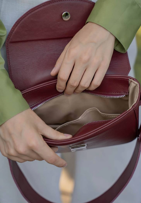 Classic Women’s Leather Purse – Handmade and Stylish