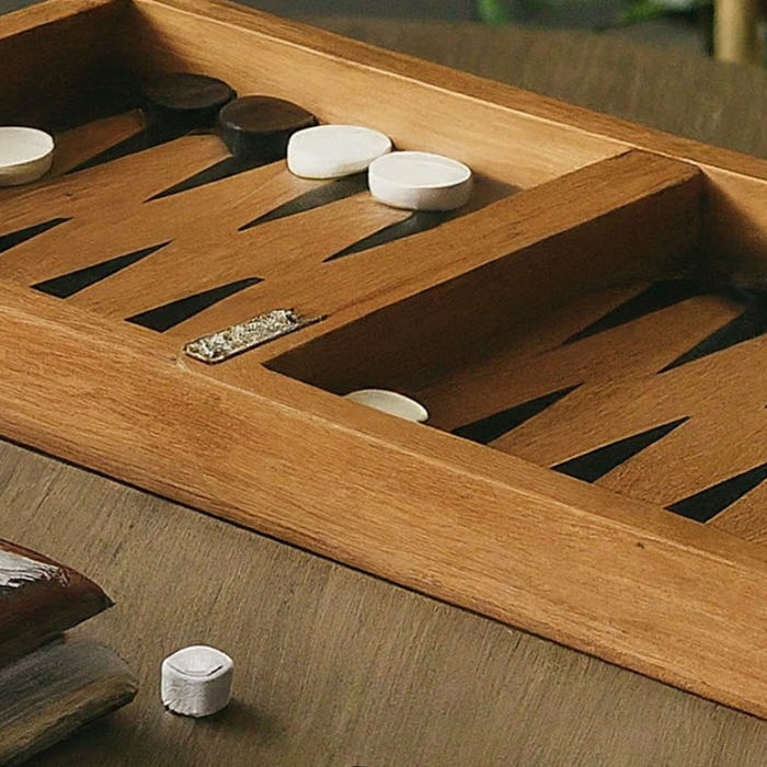 Rolling to Victory: An Ultimate Guide for Backgammon Newbies