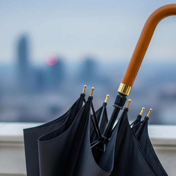 Why Your Gift Lacks Impact (And How a Luxury Umbrella or Artwork Can Change That)?