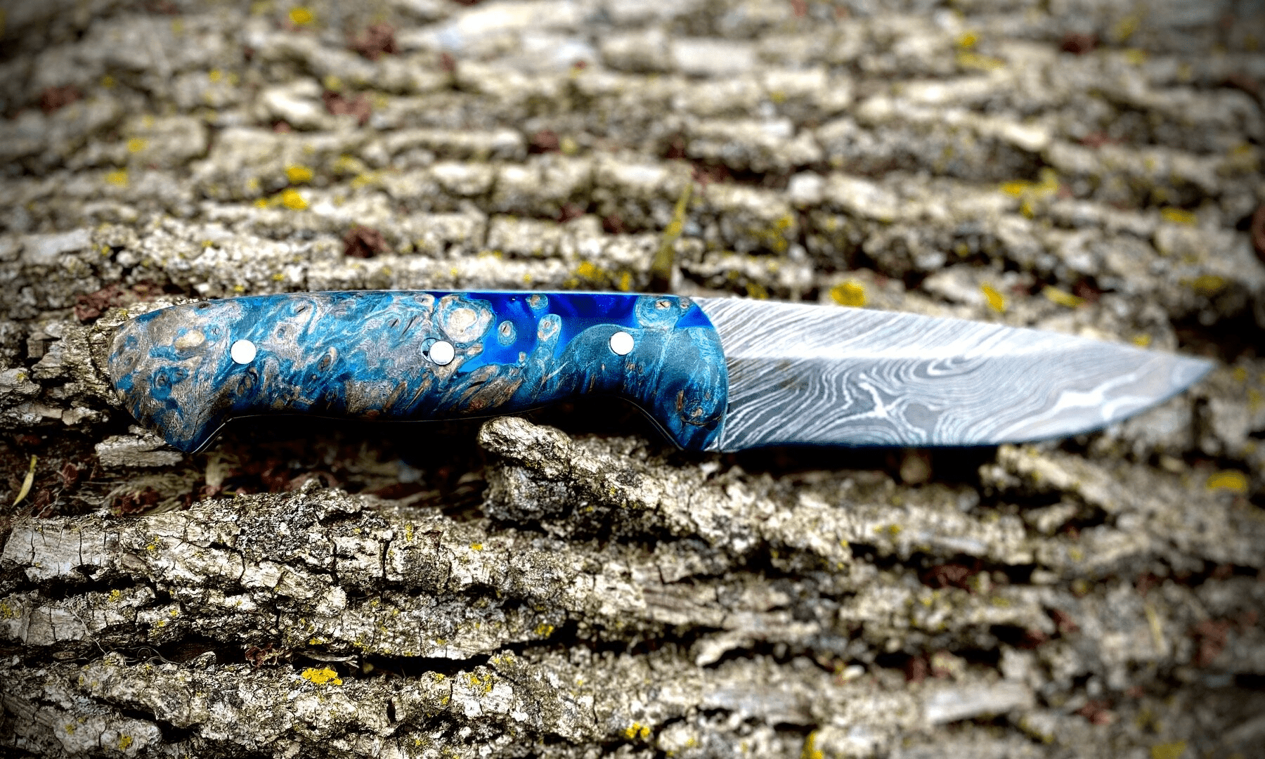 The Craftsmanship Behind Exotic Wood and Epoxy Resin Knives