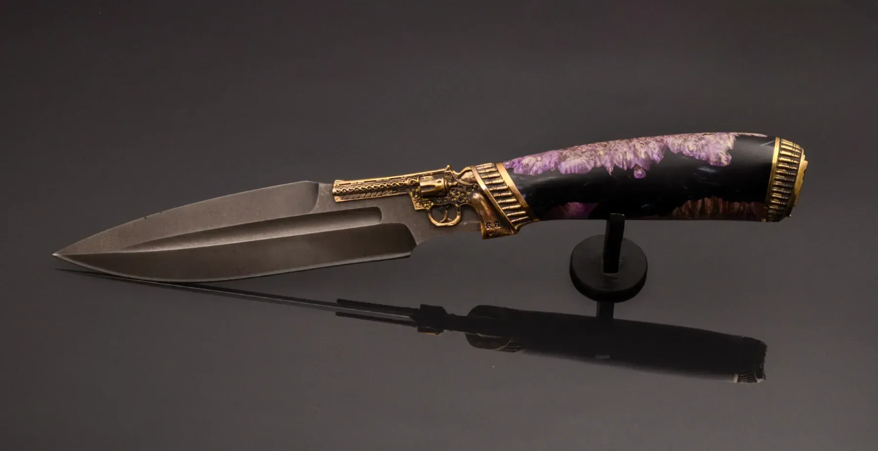 Couteau en acier Damas avec manche en bois hybride époxy rouge