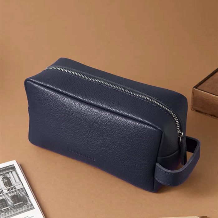 Minimalistischer Clutch Organizer aus Leder, Reisetasche