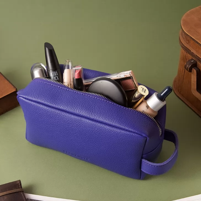 Minimalistischer Clutch Organizer aus Leder, Reisetasche
