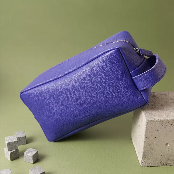 Minimalistischer Clutch Organizer aus Leder, Reisetasche