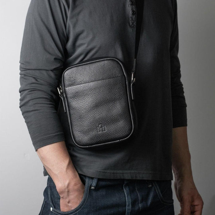 Stylish Men's Crossbody Pouch - Chic Small Bag for Everyday Use