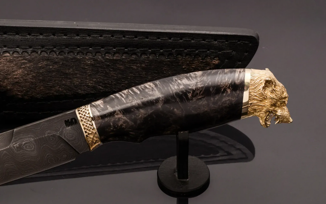 Couteau en acier Damas avec manche en bois hybride époxy rouge