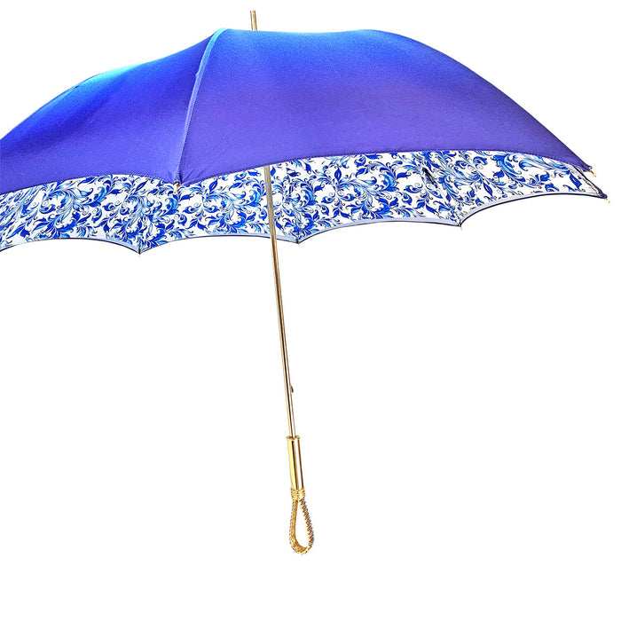 Fashionable rain protection with soft blue canopy