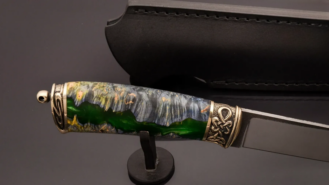 Couteau en acier Damas avec manche en bois hybride époxy rouge