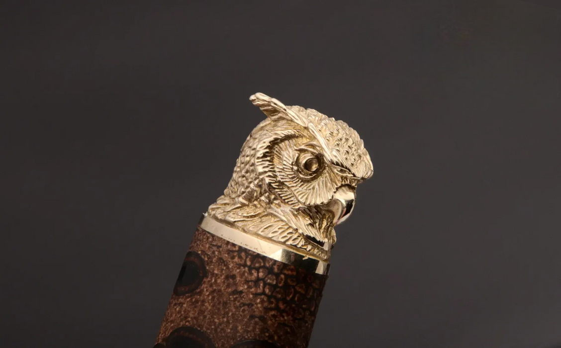 Couteau en acier Damas avec manche en bois hybride époxy rouge
