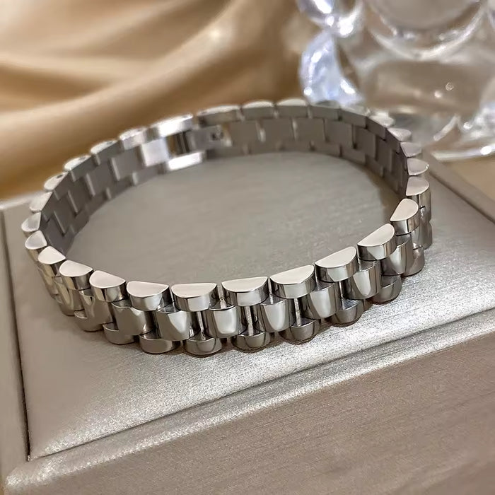 Hardcore Bracelet – Metal Link Design with Clasp and Screws