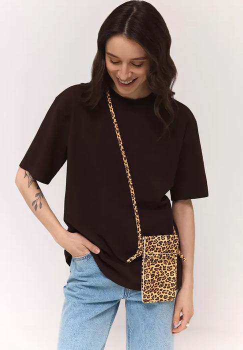 Leather Crossbody Phone Bag – Minimalist and Hands-Free Design