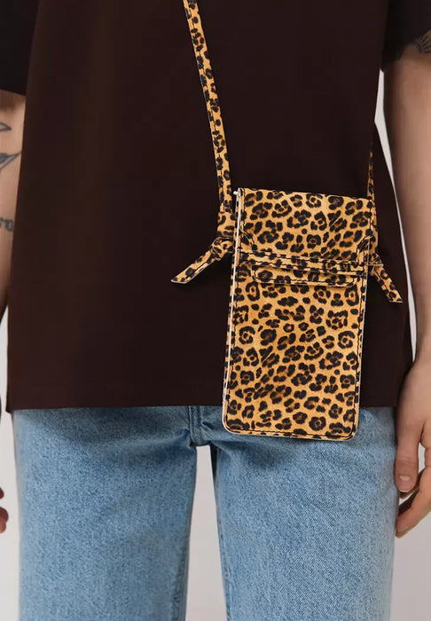 Leather Crossbody Phone Bag – Minimalist and Hands-Free Design