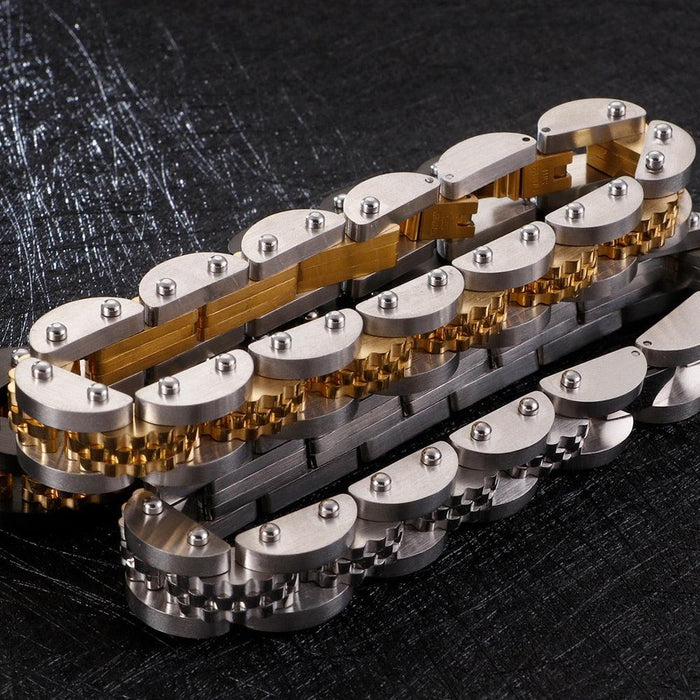 Masur Bracelet – Fine Metal Links with Screw Detailing