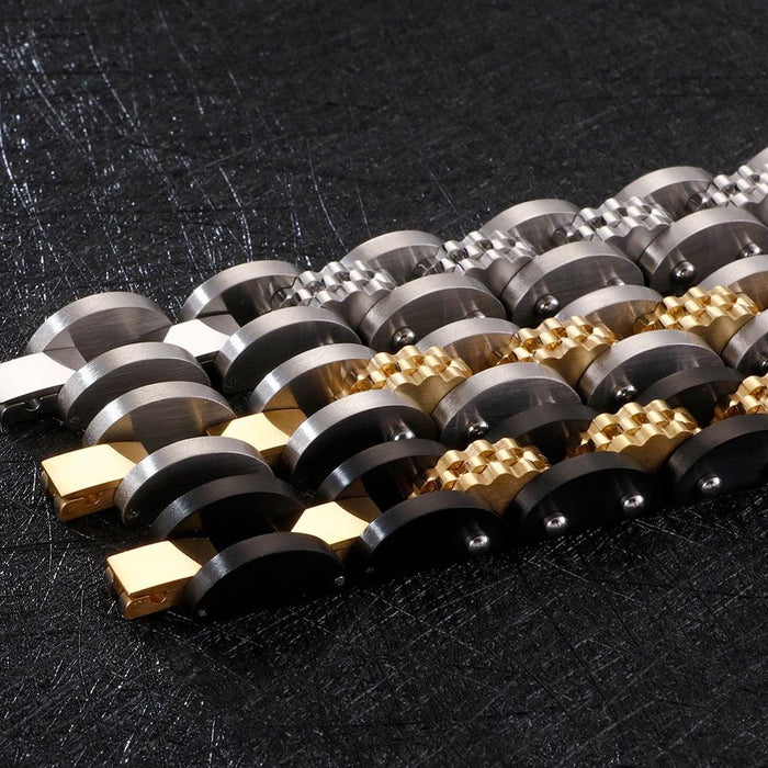 Masur Bracelet – Fine Metal Links with Screw Detailing