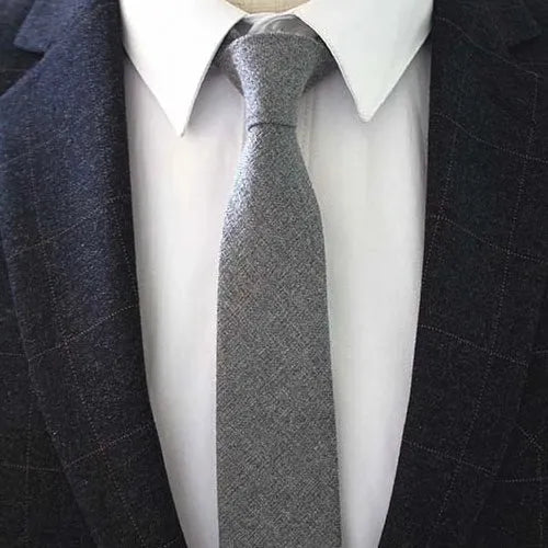 Grey Cotton Necktie for Classy Men - Stylish Accessory for Any Occasion