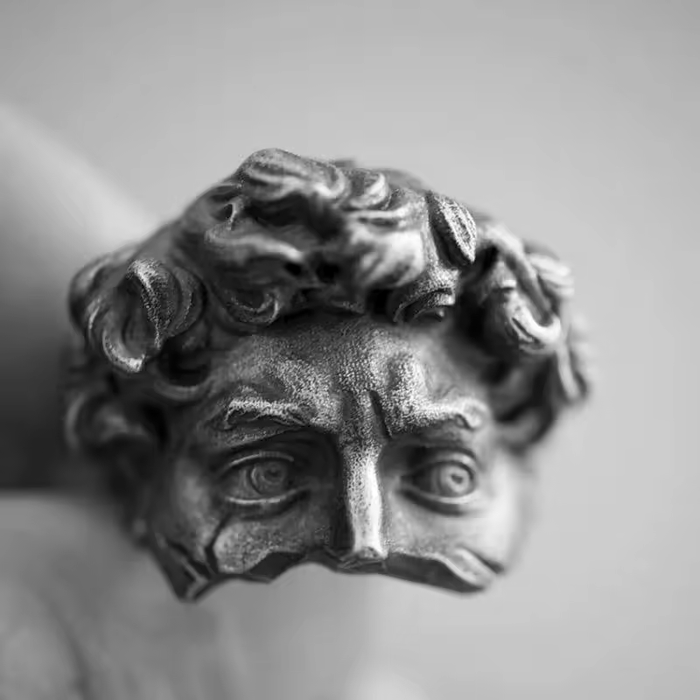 Edelstahlring mit quadratisch geschliffenen Edelsteinen und strukturiertem Band