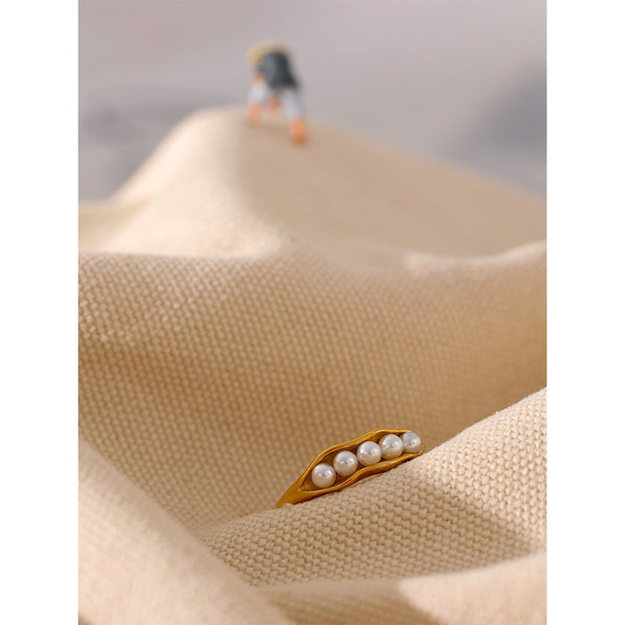 Timeless Design Golden Ring with Pearls