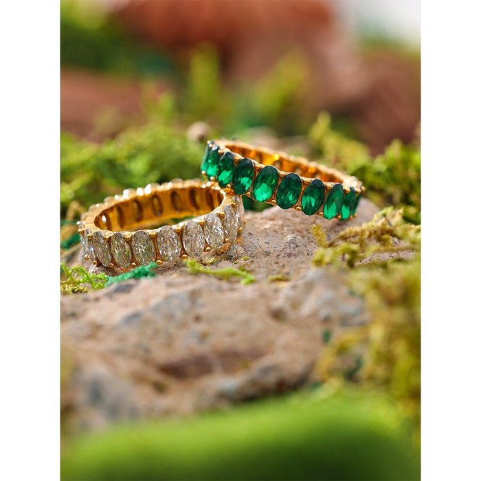 Chic Luxurious Golden Ring with Green Crystals