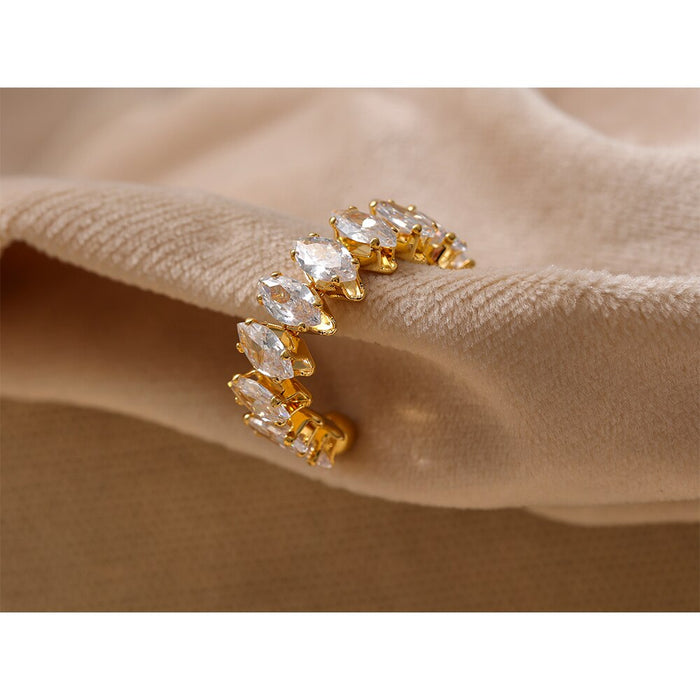 Luxuy Exclusibe Golden Ring with White Crystals