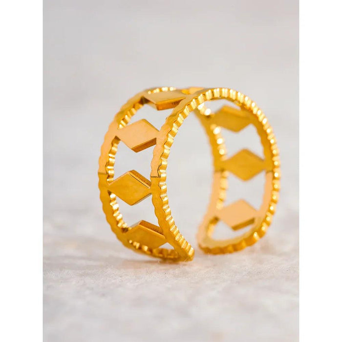 Beautiful Designer Golden Ring