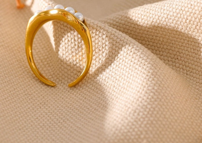 Timeless Design Golden Ring with Pearls