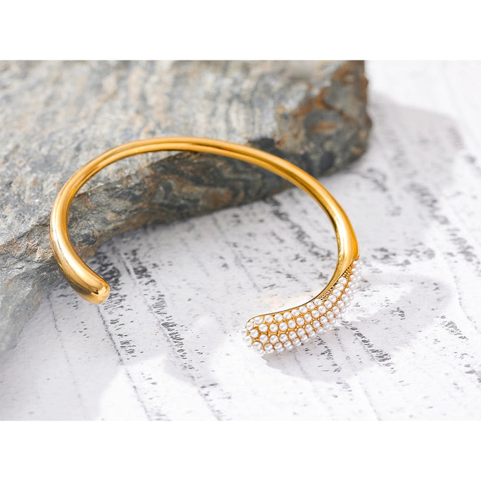 Golden Round Bracelet with Small Pearls