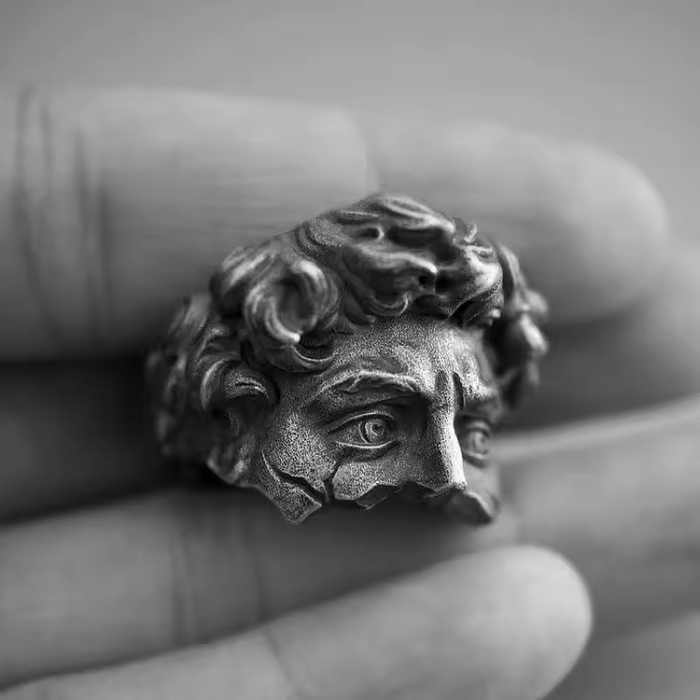 Edelstahlring mit quadratisch geschliffenen Edelsteinen und strukturiertem Band