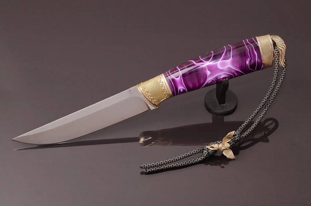 Couteau en acier Damas avec manche en bois hybride époxy rouge