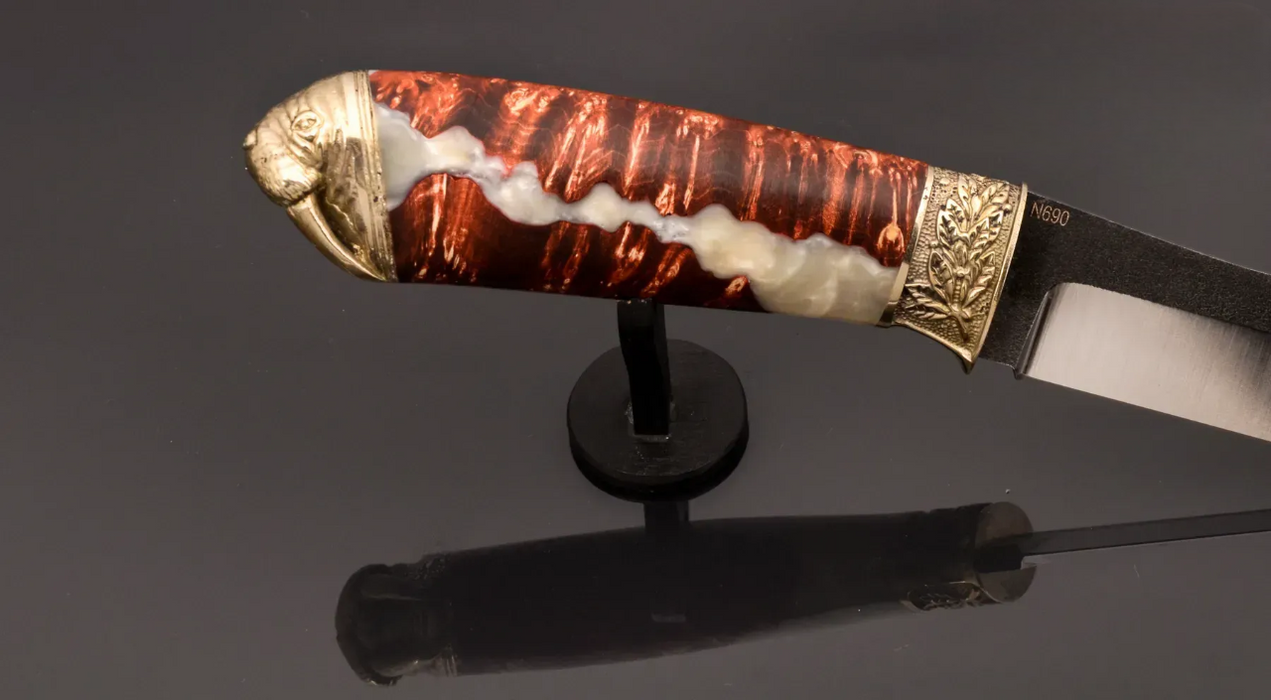 Couteau en acier Damas avec manche en bois hybride époxy rouge