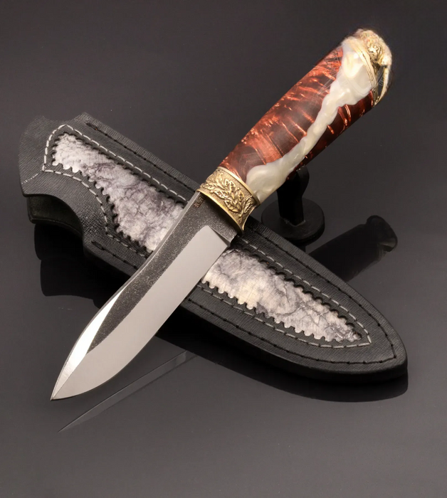 Couteau en acier Damas avec manche en bois hybride époxy rouge