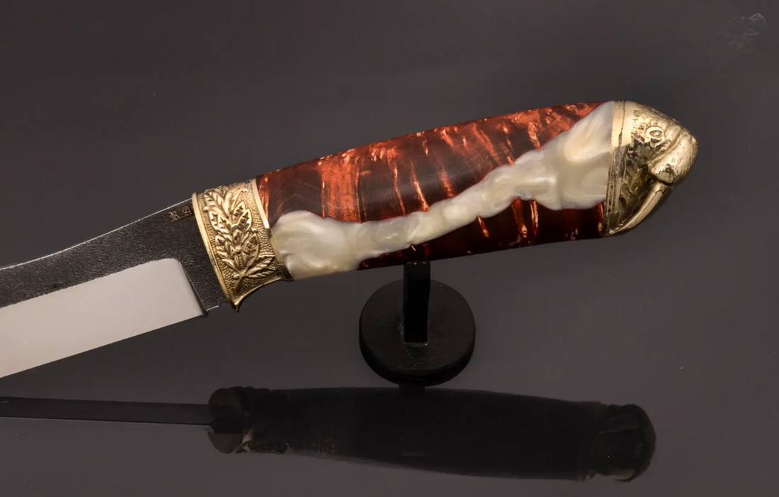 Couteau en acier Damas avec manche en bois hybride époxy rouge