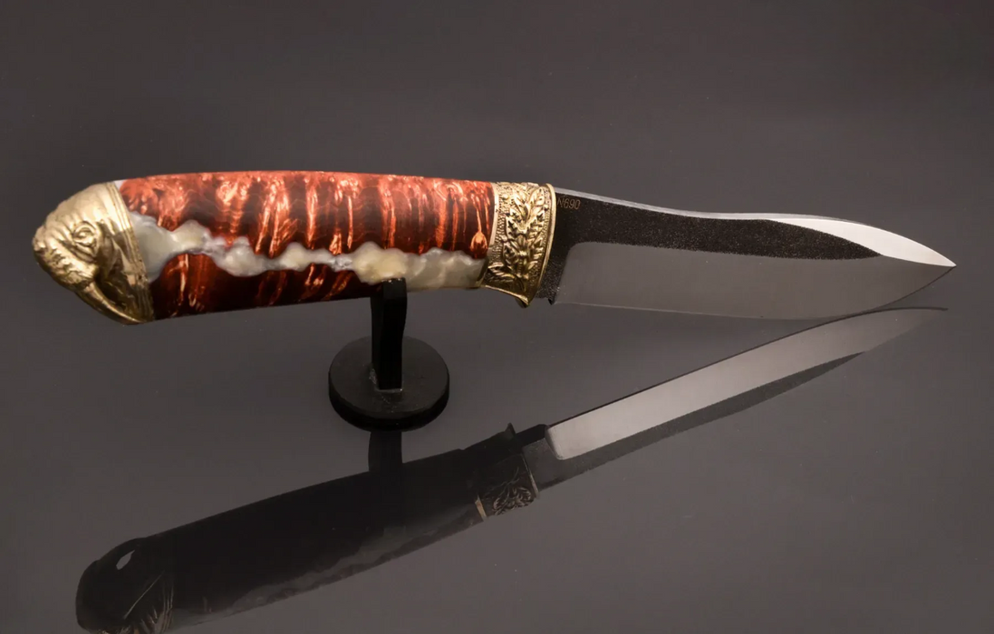 Couteau en acier Damas avec manche en bois hybride époxy rouge