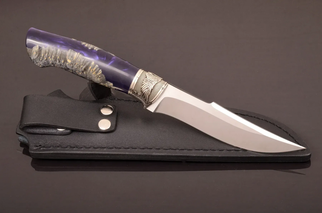 Couteau en acier Damas avec manche en bois hybride époxy rouge