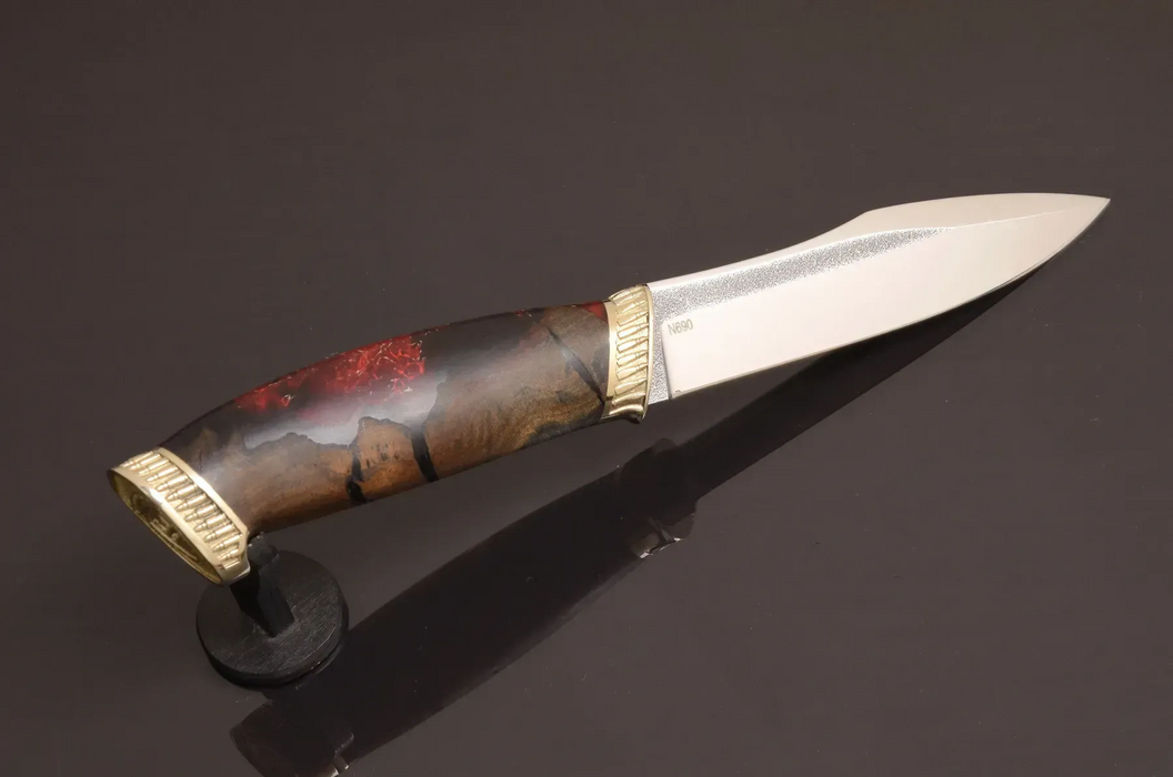 Couteau en acier Damas avec manche en bois hybride époxy rouge