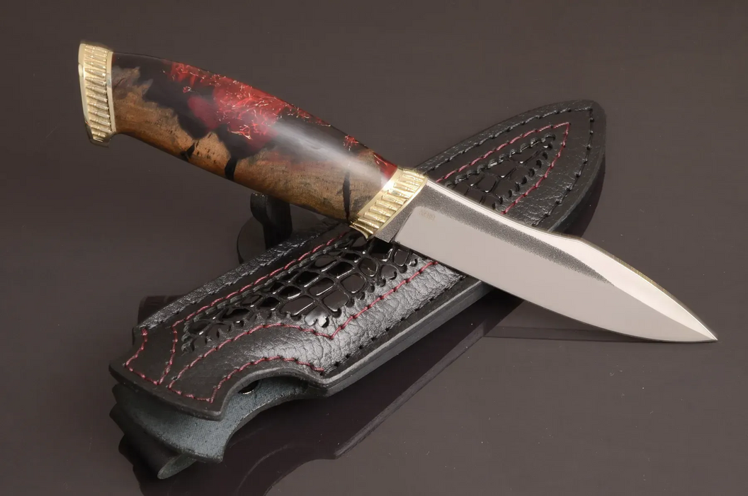 Couteau en acier Damas avec manche en bois hybride époxy rouge