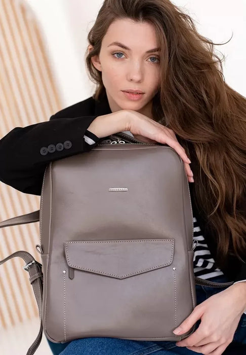 Chic Urban Women's Leather Backpack – Secure Zipper Closure
