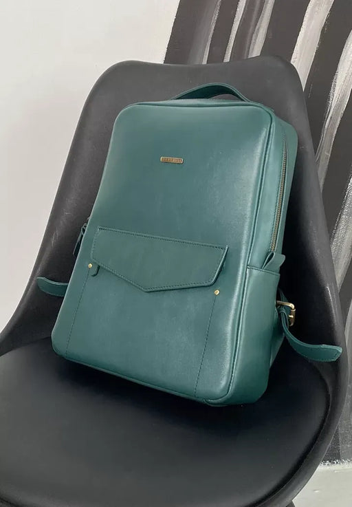 Chic Urban Women's Leather Backpack – Secure Zipper Closure