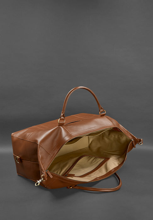 Leather travel bag for long trips