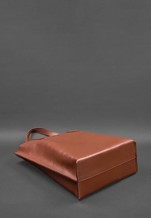 Sophisticated leather tote for women