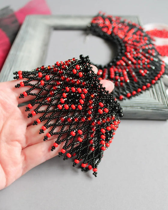 Black Red Beaded Necklace – Shiny Boho Evening Jewelry