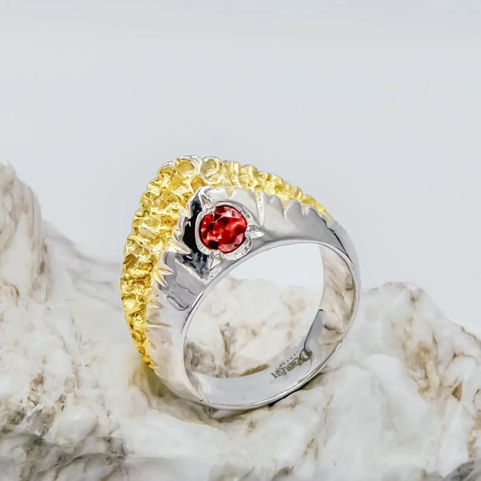 Fashionable Exclusive Craftsmanship Handmade Gold Ring with Garnet