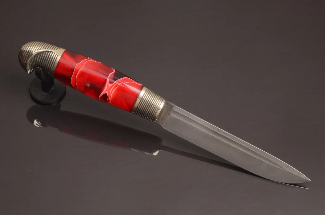 Couteau en acier Damas avec manche en bois hybride époxy rouge